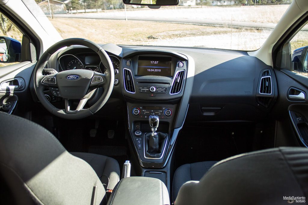 Ford Focus ohjaamo