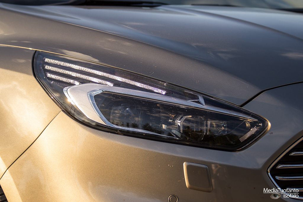 Ford S-MAX front light