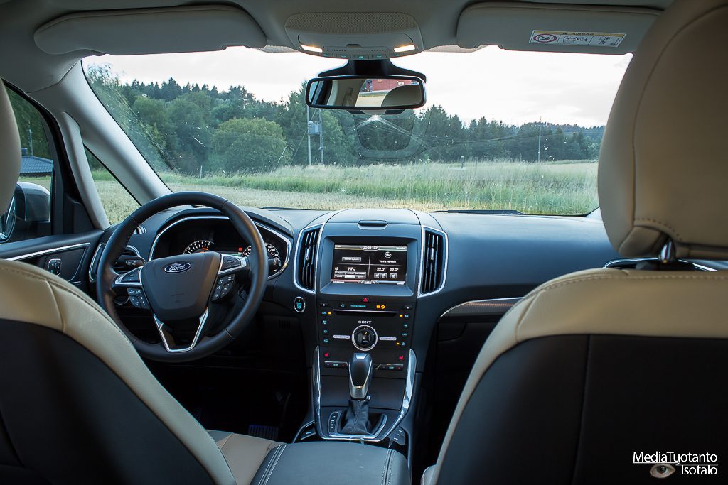 Ford S-MAX kojetaulu