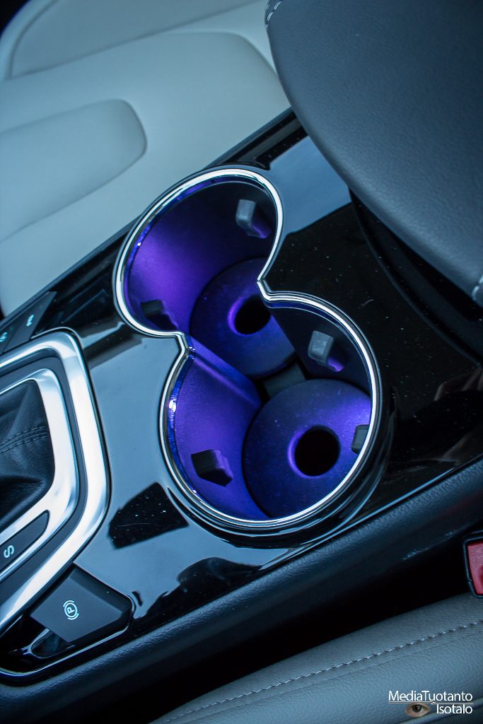 Ford S-MAX cup holders