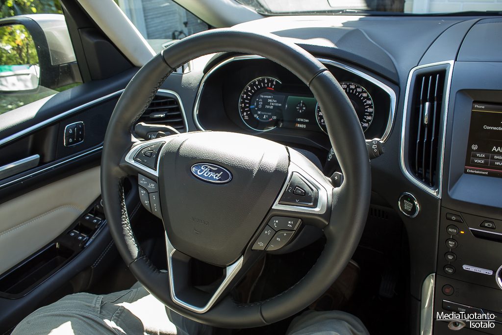 Ford S-MAX steering wheel