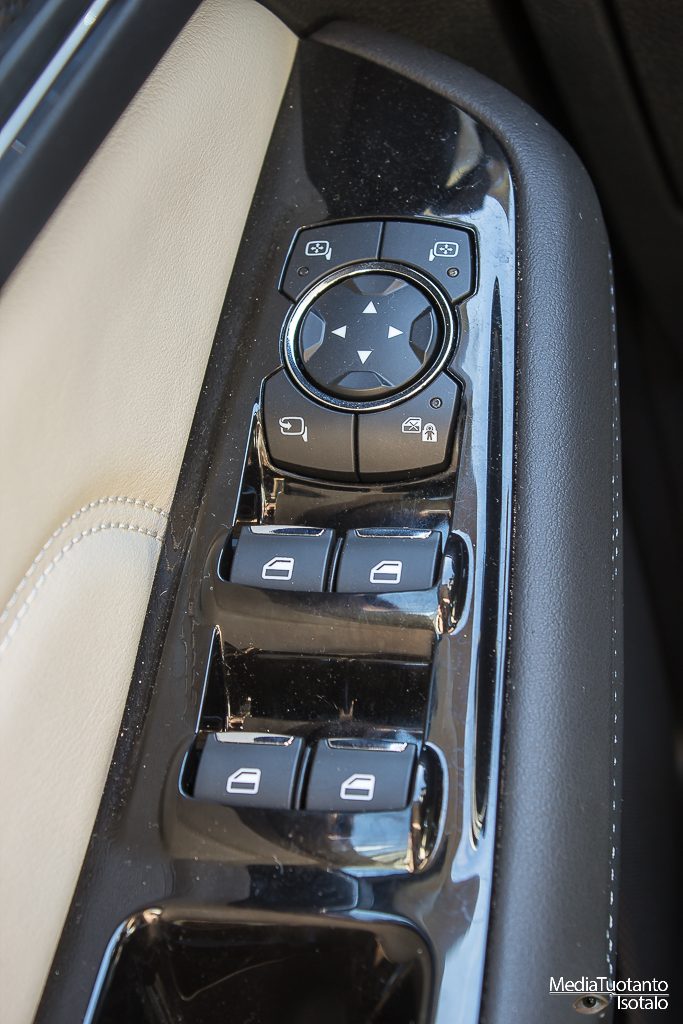 Ford S-MAX buttons