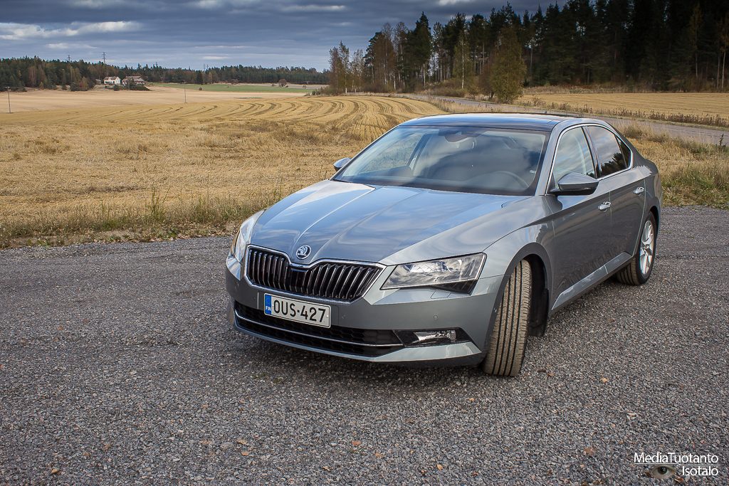 Skoda Superb front