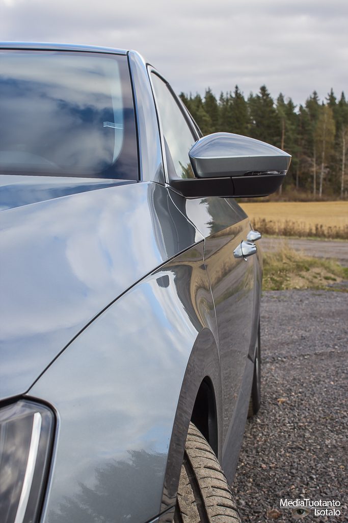 Skoda Superb side profile
