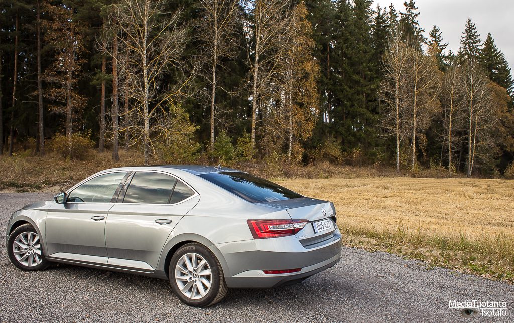 Skoda Superb side