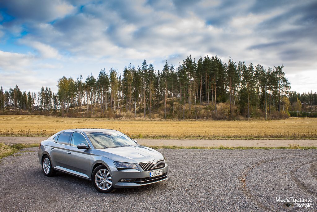 Skoda Superb front