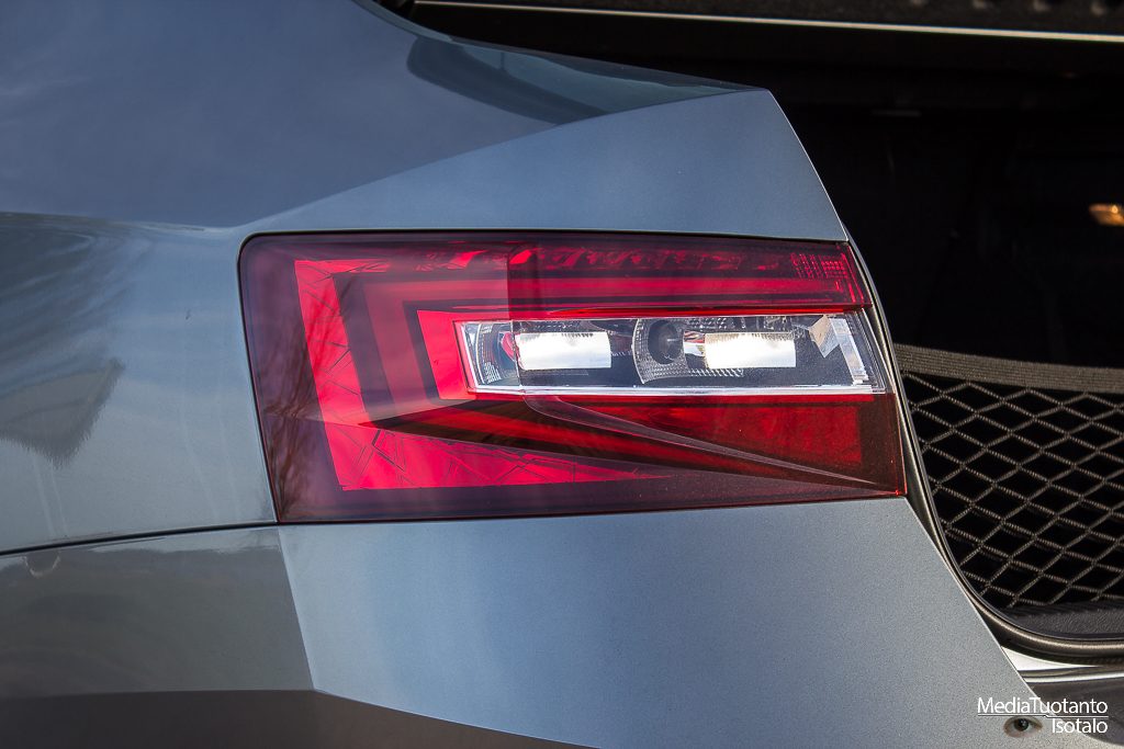 Skoda Superb rear light