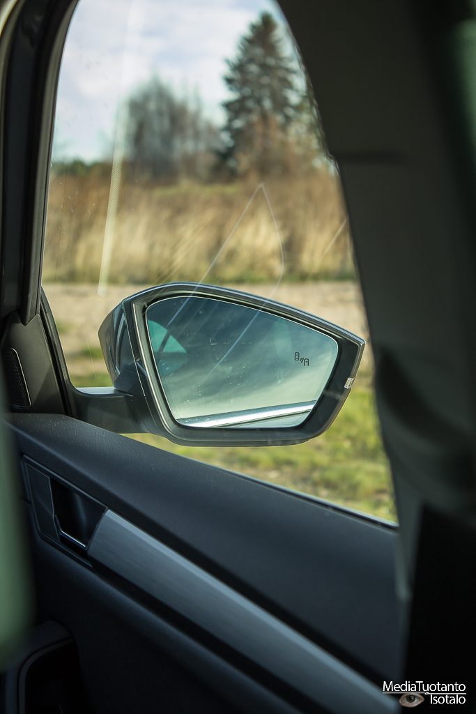 Skoda Superb side mirror