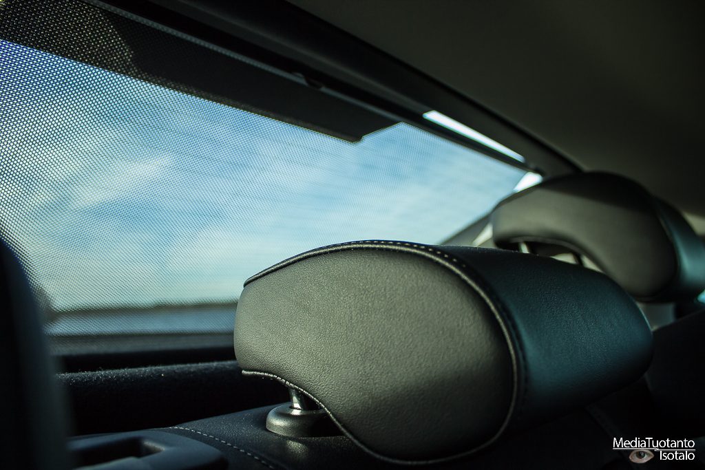 Skoda Superb sunshade