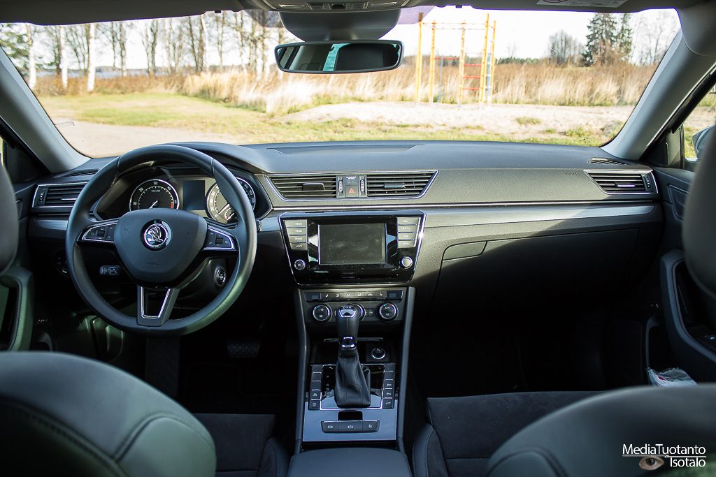 Skoda Superb cockpit