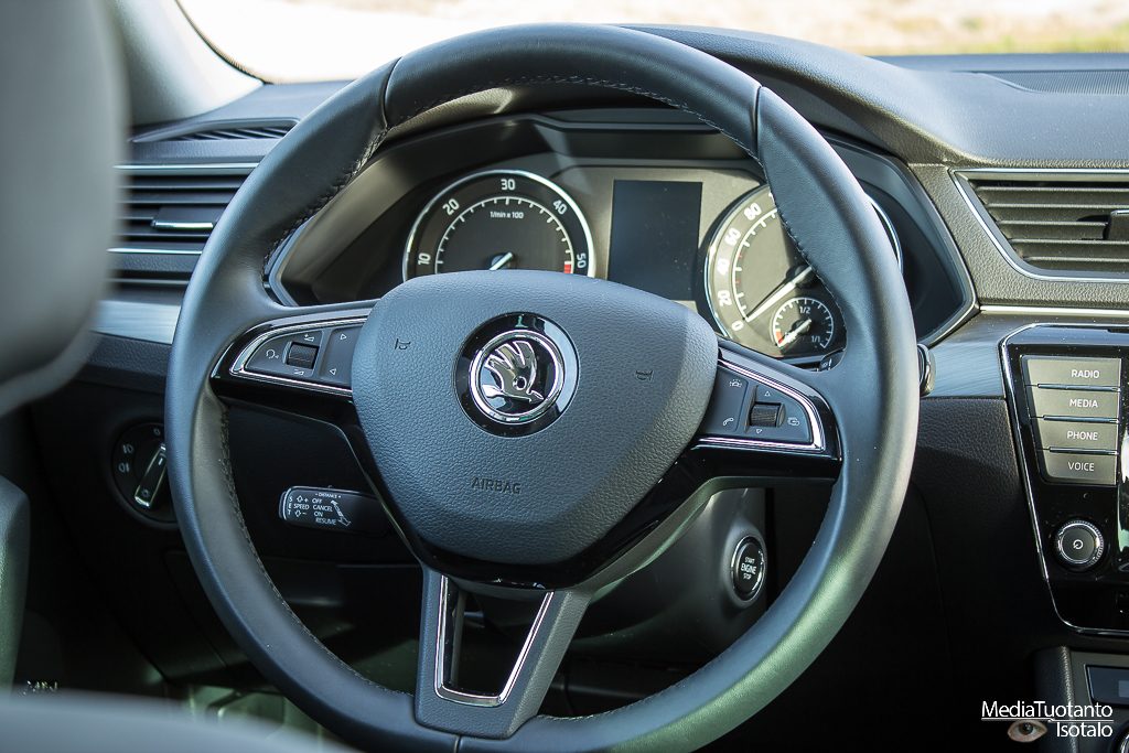 Skoda Superb steering wheel