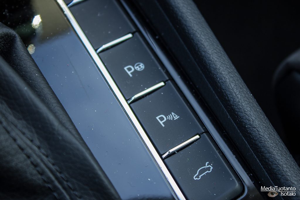 Skoda Superb parking