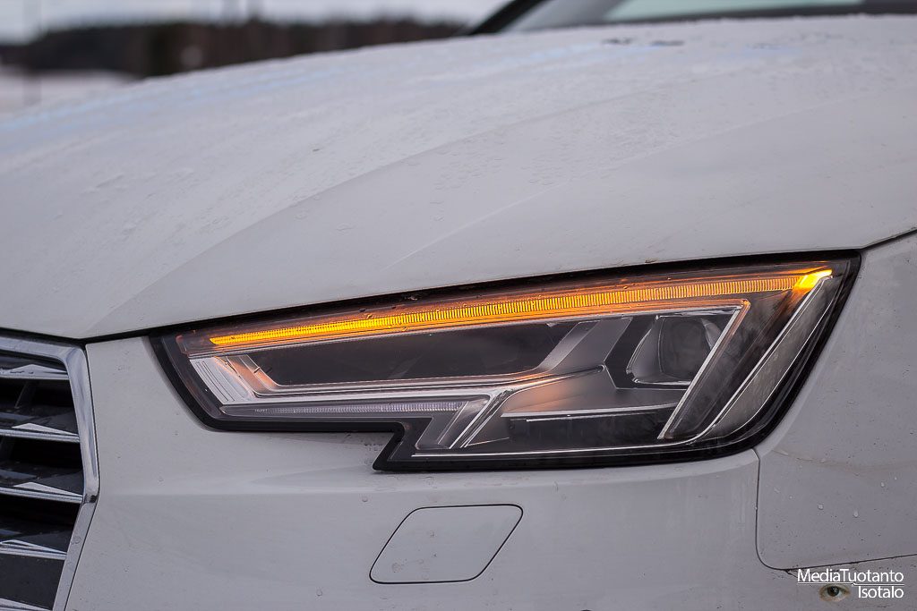 Audi A4 front turning indicator